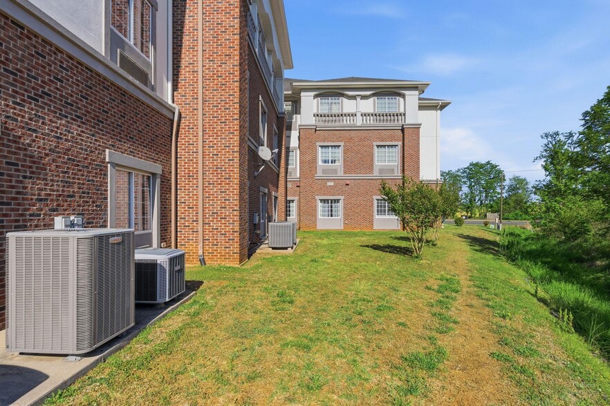 More Photos Of 334 Caroline St, Orange Hotel For Sale