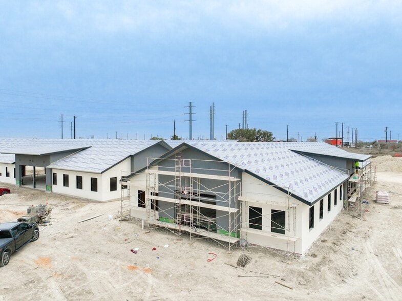 More Photos Of 211 Crossing Ave, San Antonio Office For Sale