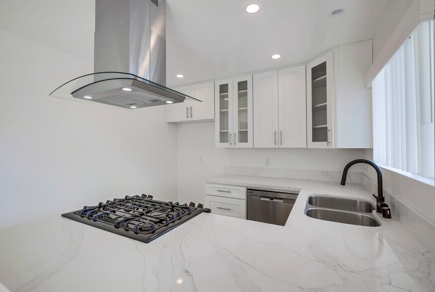 More Photos Of 5571 Reno Cir, Huntington Beach Apartments For Sale