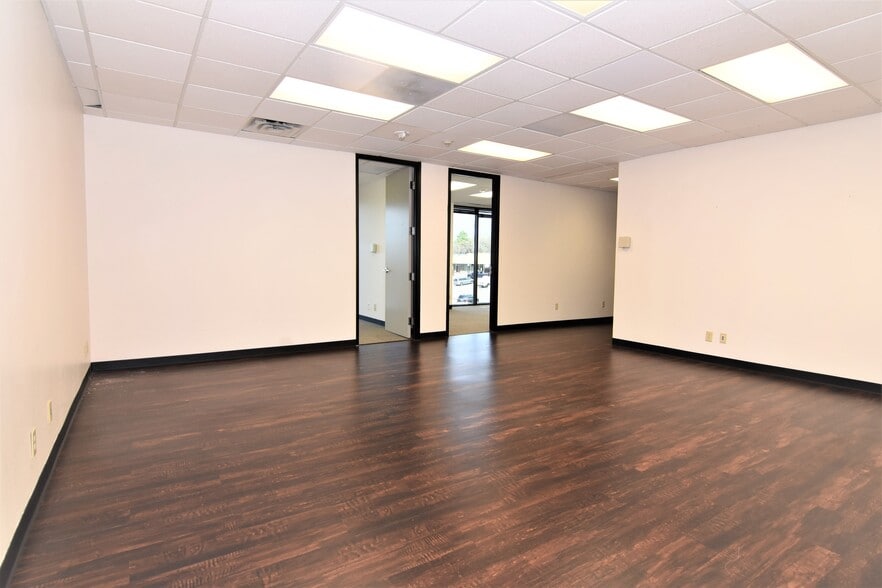 More Photos Of 8701 Bedford Euless Rd, Hurst Office For Sale