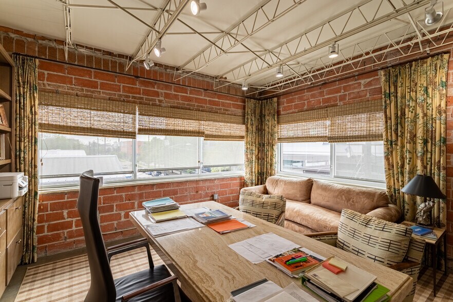 More Photos Of 1702 Taylor St, Houston Loft Creative Space For Lease