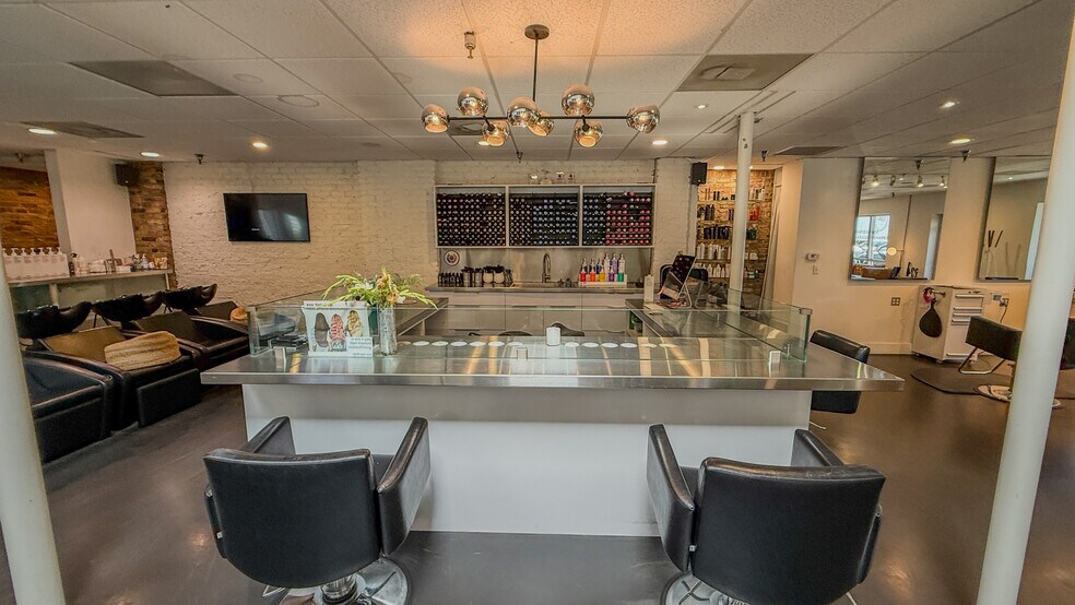 More Photos Of 7-15 W Main Street, Pensacola General Retail For Sale