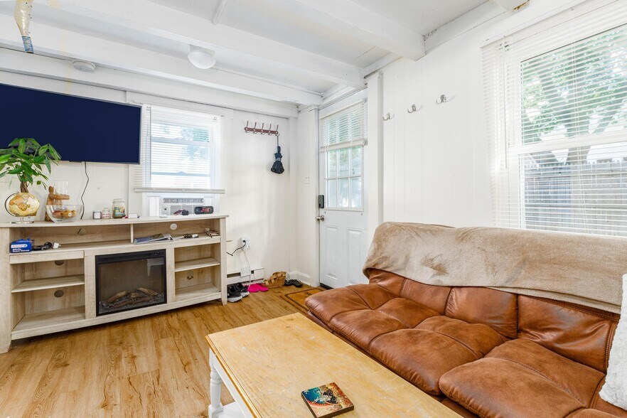 More Photos Of 17 Winter St, Rochester Apartments For Sale