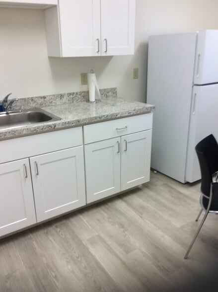 More Photos Of 5 Community Dr, Augusta Office For Sale