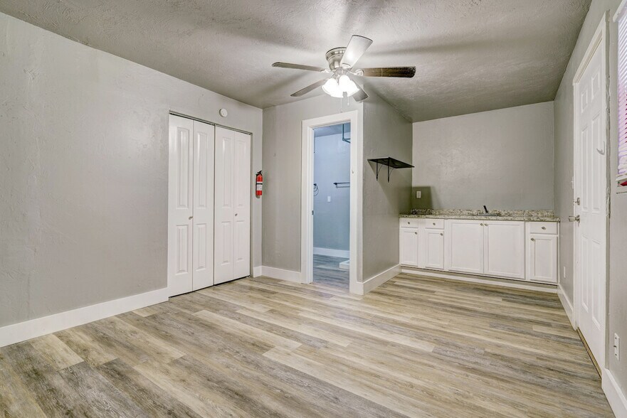 More Photos Of 2108 SW 51st St, Oklahoma City Apartments For Sale