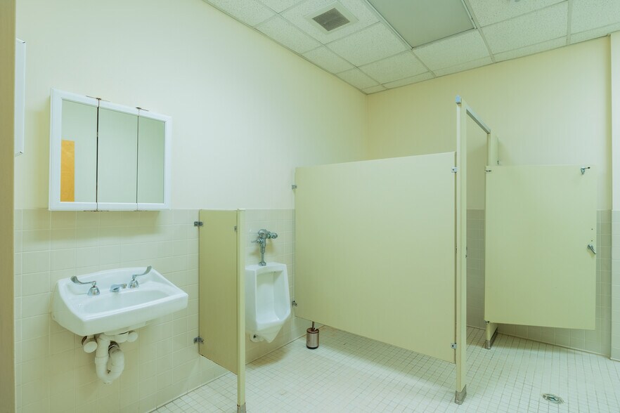 More Photos Of 663 Pennsylvania Ave, Elizabeth Warehouse For Lease