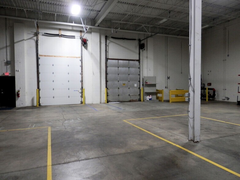 More Photos Of 7710-7722 Tyler Blvd, Mentor Warehouse For Lease