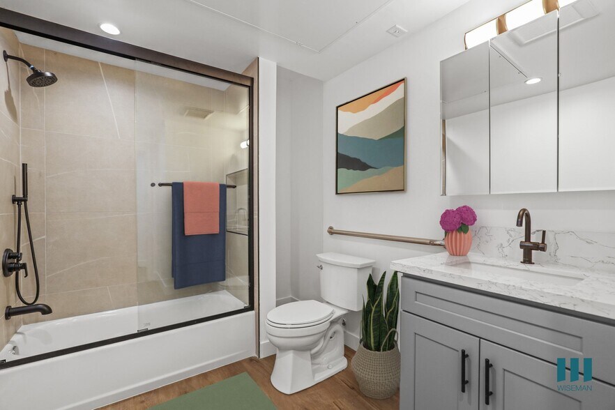 More Photos Of 2001 Penmar Ave, Venice Apartments For Sale