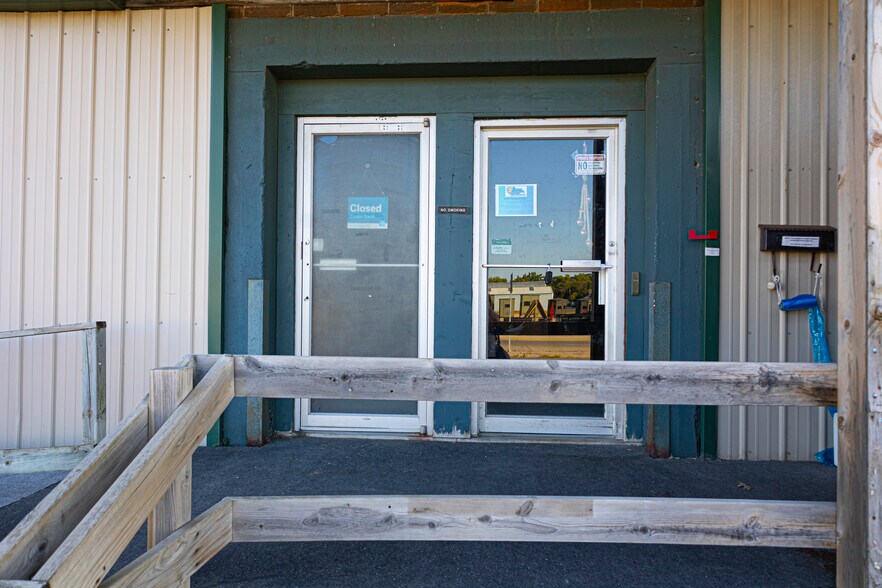 More Photos Of 105 Ash Ave NE, Wadena Veterinarian Kennel For Sale