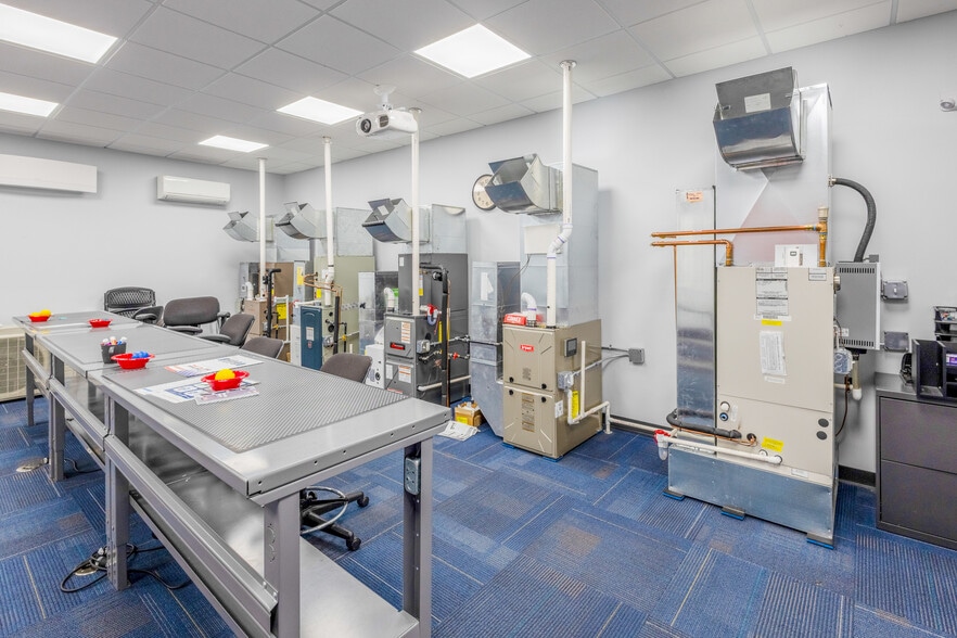 More Photos Of 28 Commercial Ct, Auburn Manufacturing For Sale