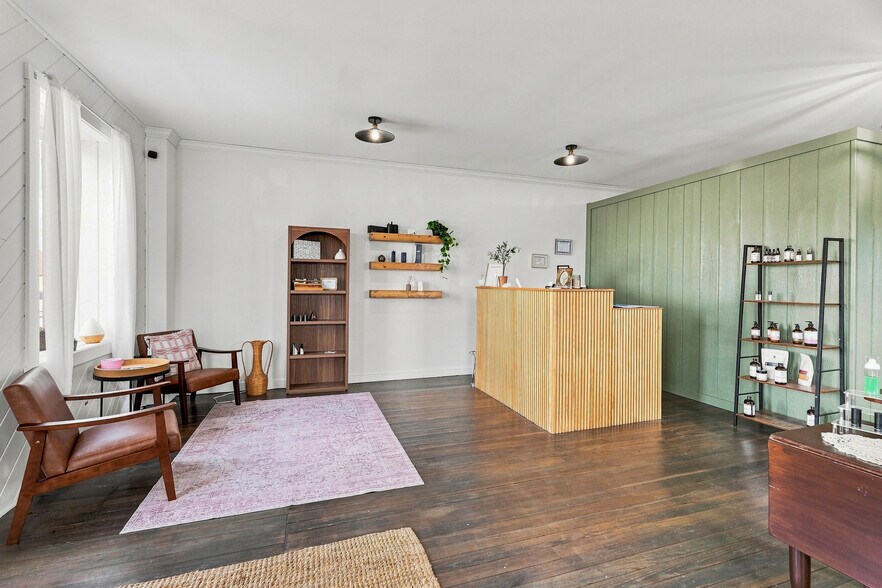More Photos Of 204 S Broadway, Salisbury Specialty For Sale