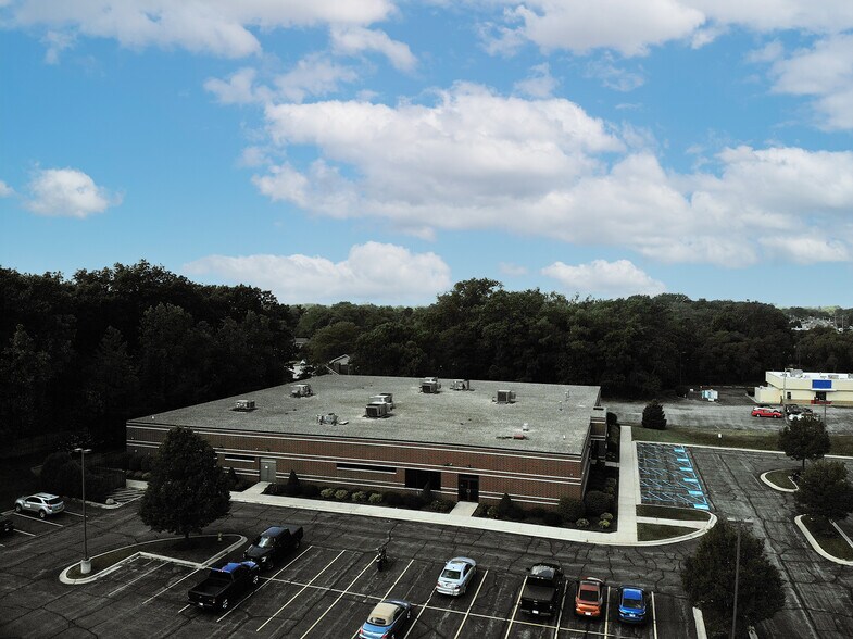 More Photos Of 211 W Ridge Rd, Griffith Office For Lease