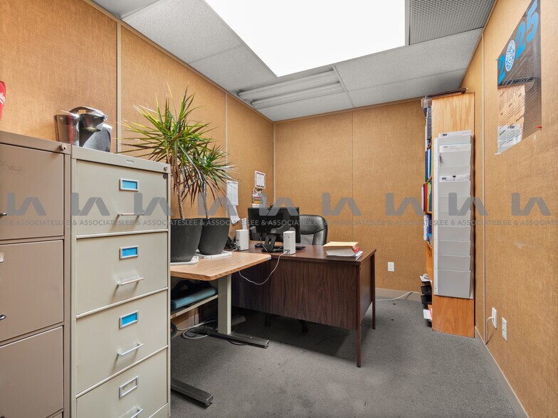 More Photos Of 13415 Comber Way, Surrey Manufacturing For Sale