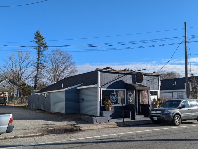 More Photos Of 322-325 Metacom Ave, Warren Restaurant For Sale