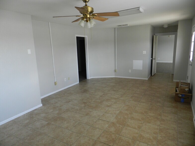 More Photos Of 445 Kristen Ct, Montrose Warehouse For Sale