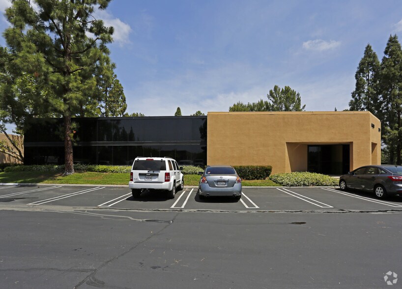 More Photos Of 23151 Plaza Pointe Dr, Laguna Hills Office For Lease