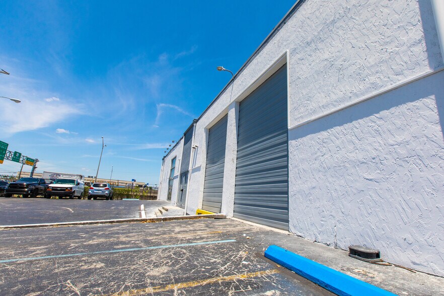 More Photos Of 6100-6144 NW 74th Ave, Miami Unknown For Lease