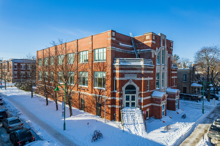 Primary Photo Of 5210 Av Durocher, Montréal Schools For Lease