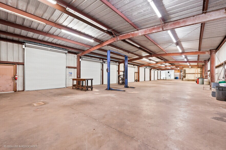 More Photos Of 4141 NW 6th St, Gainesville Warehouse For Sale