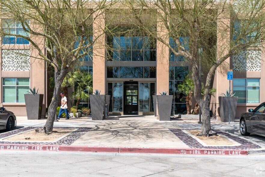 More Photos Of 42135 10th St W, Lancaster Medical For Lease