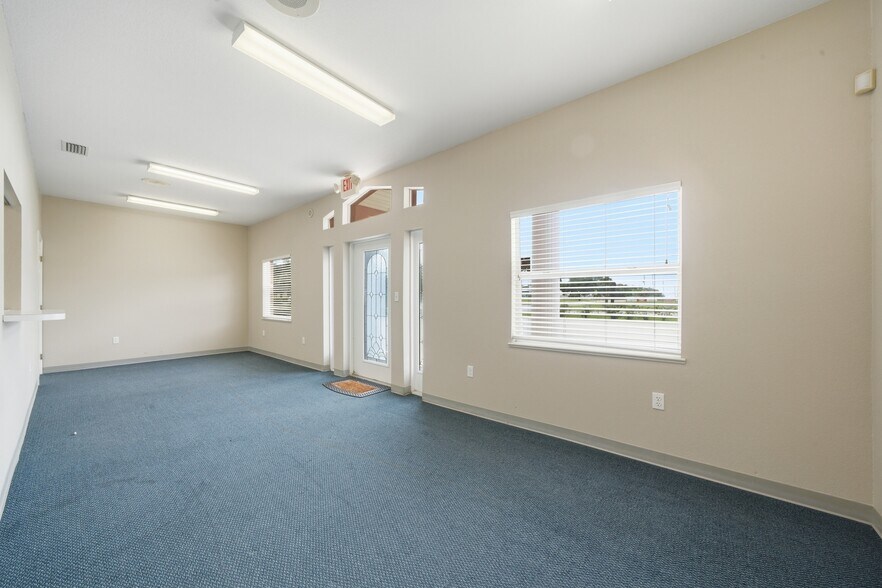More Photos Of 401 W Interlake Blvd, Lake Placid Office For Sale