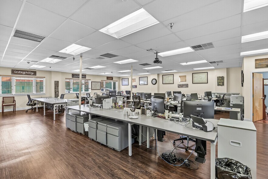 More Photos Of 39 Woodland Rd, Roseland Office For Sale