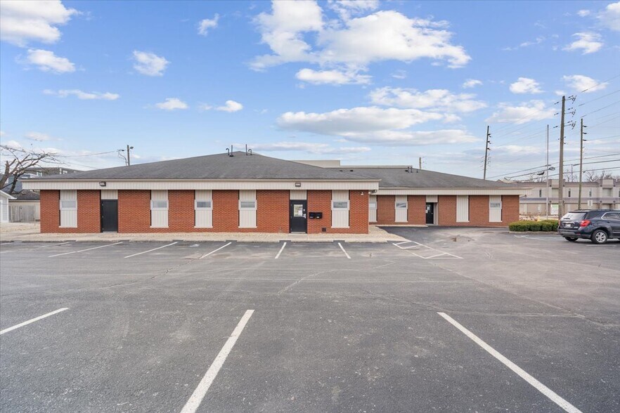 More Photos Of 1415 Shelby St, Indianapolis Office For Sale