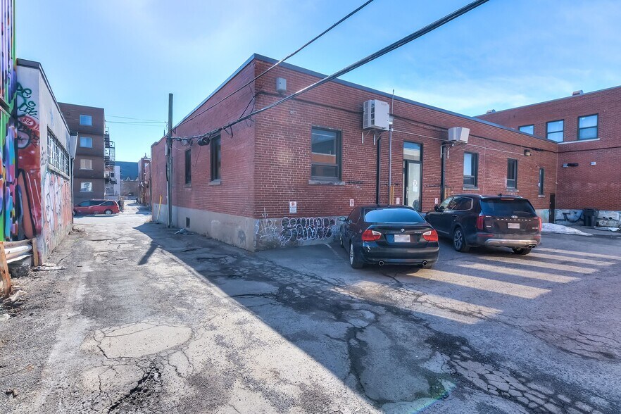 More Photos Of 4215 Rue D'iberville, Montréal Office For Lease