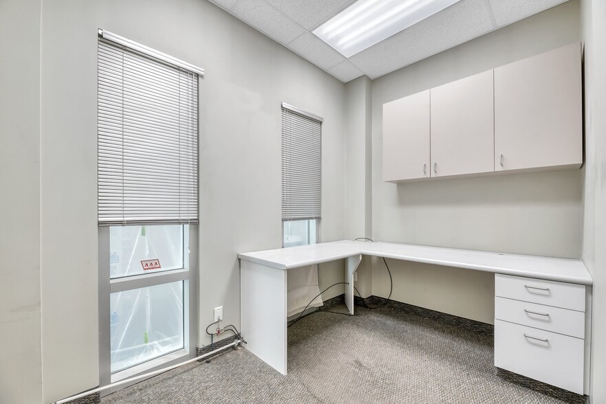 More Photos Of 902 9th Ave SW, Calgary Medical For Lease