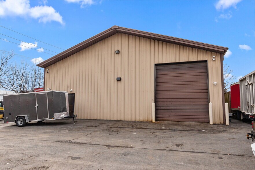 More Photos Of 7011 Beaver Dam Rd, Levittown Industrial For Sale
