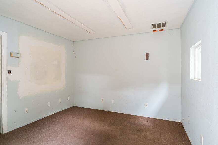 More Photos Of 35650 Hidden Springs Rd, Hemet Warehouse For Lease