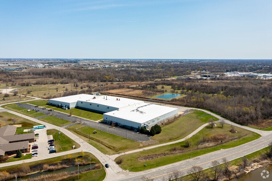 More Photos Of 2220 Veterans Memorial Pky, Saginaw Warehouse For Lease