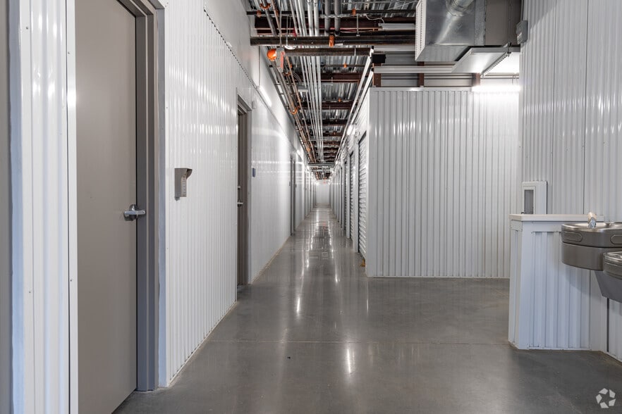 More Photos Of 6615 Stewart Rd, Galveston Self Storage For Lease