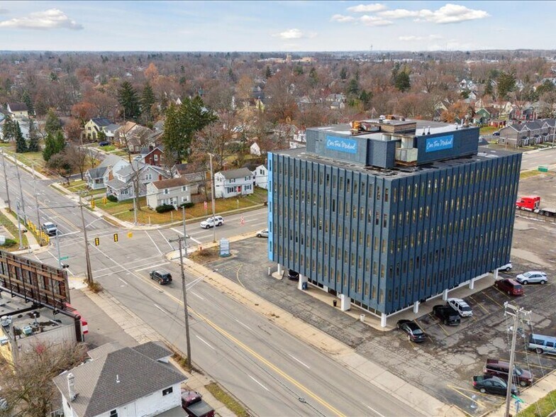 More Photos Of 1100 W Saginaw St, Lansing Medical For Sale