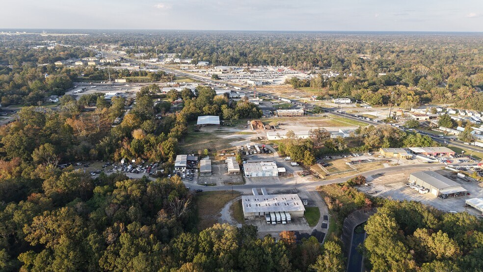 More Photos Of 6722 Bicentennial Pl, Baton Rouge Truck Terminal For Lease