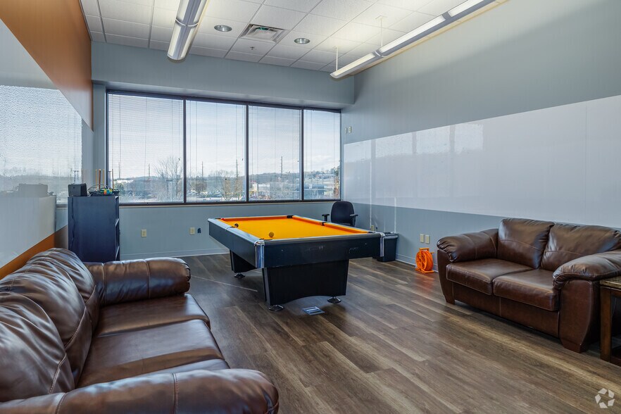 More Photos Of 2095 Lakeside Centre Way, Knoxville Unknown For Lease