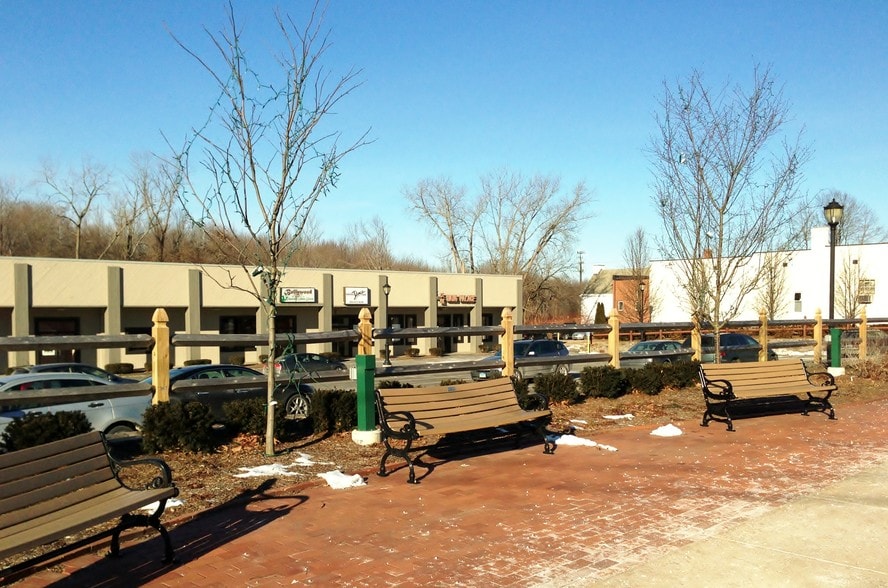 More Photos Of 2327-2333 Main St, Glastonbury Storefront For Lease