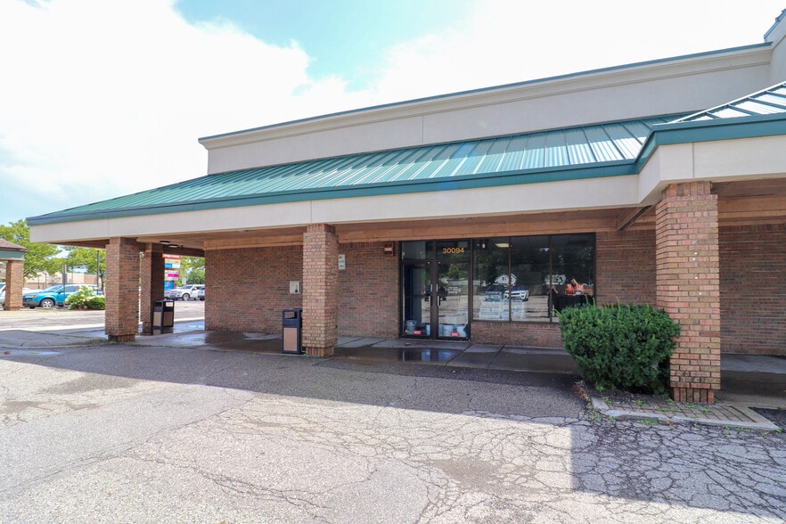 More Photos Of 30094-30120 Ford Rd, Garden City Storefront For Lease
