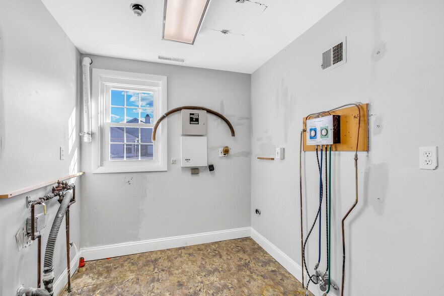 More Photos Of 311 Boston Post Rd, Wayland Office For Sale