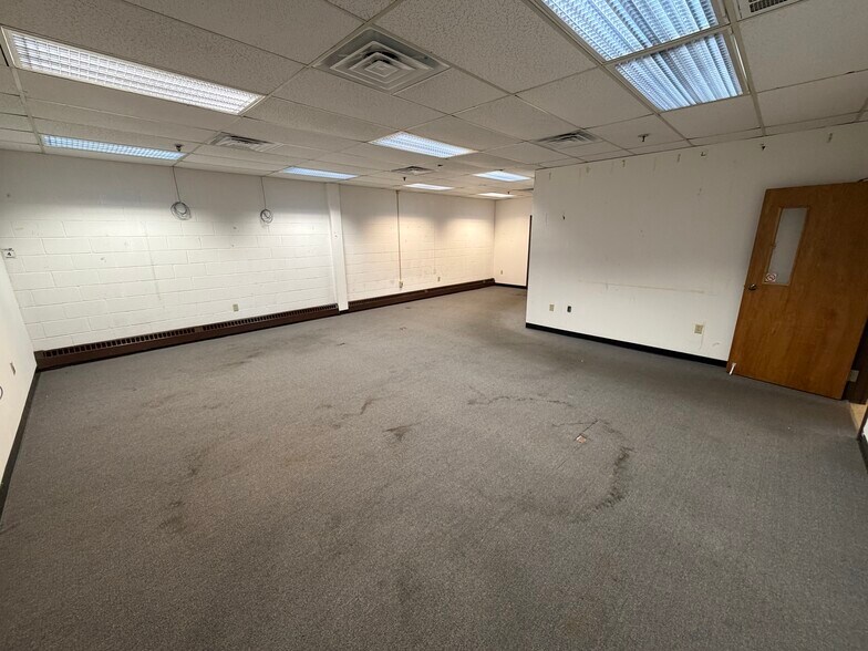 More Photos Of 1305 Progress Rd, Suffolk Warehouse For Lease