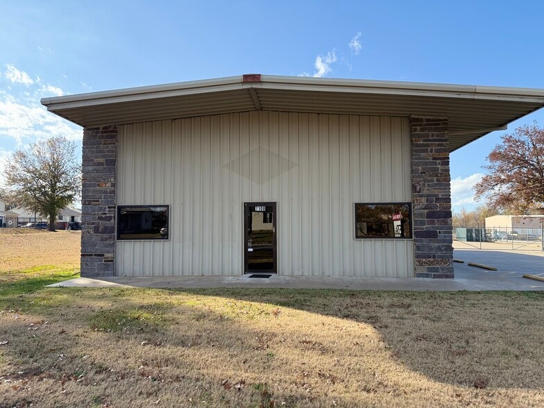 Primary Photo Of 7108 Texas Rd, Fort Smith Office For Sale
