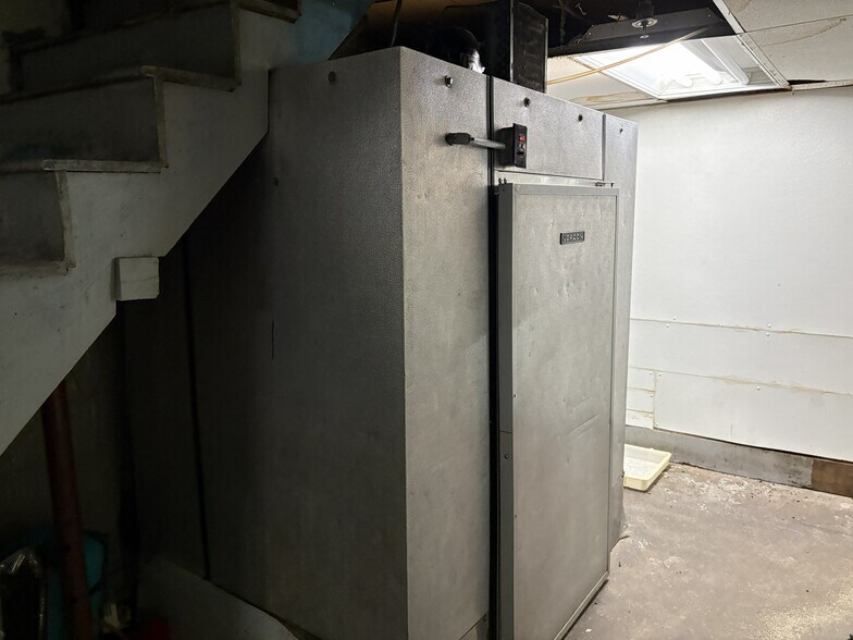 More Photos Of 944 Elm St, Manchester Storefront Retail Office For Lease