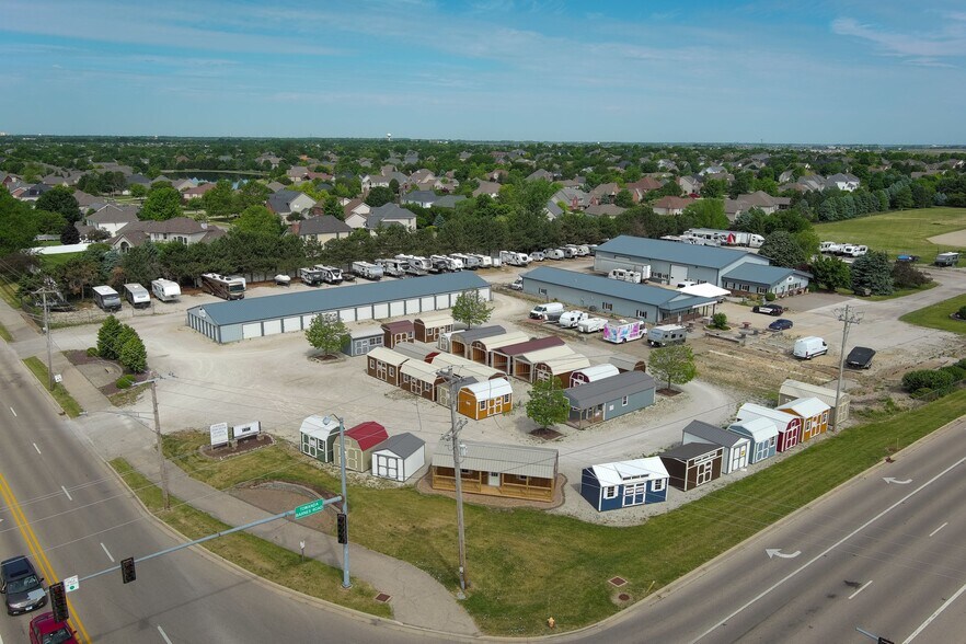 More Photos Of 1804 N Towanda Barnes Rd, Bloomington Flex For Lease