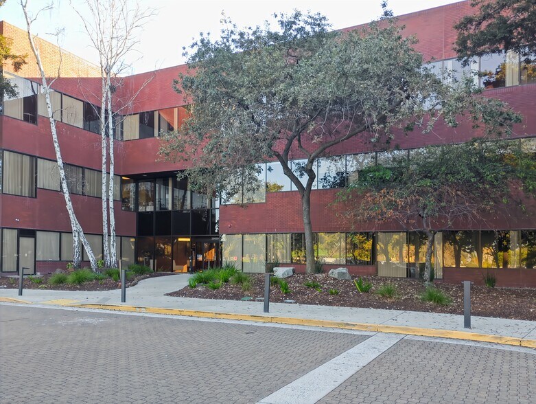 More Photos Of 39899 Balentine Dr, Newark Coworking Space