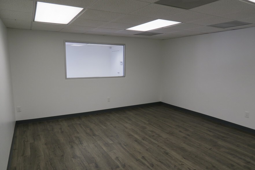 More Photos Of 5930 Star Ln, Houston General Retail For Lease