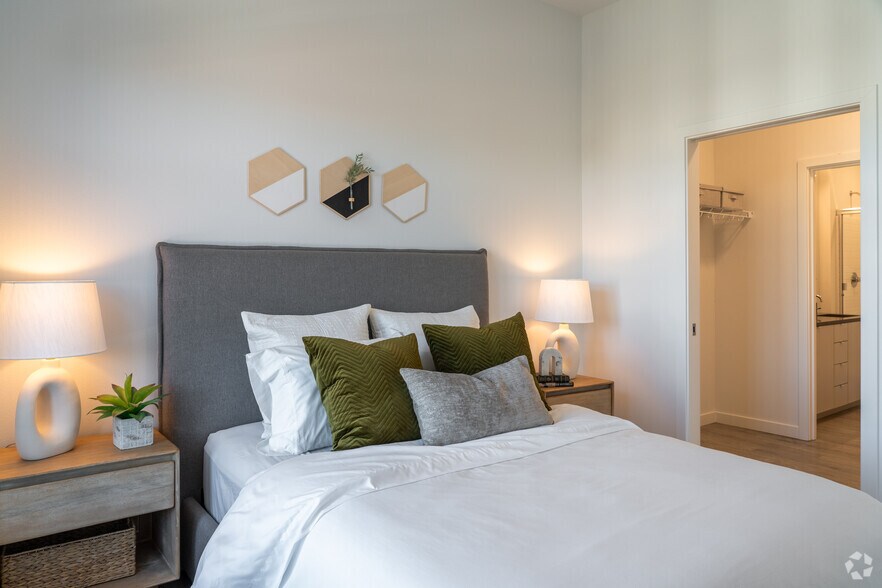 More Photos Of 10306 SE Main St, Milwaukie Apartments For Lease