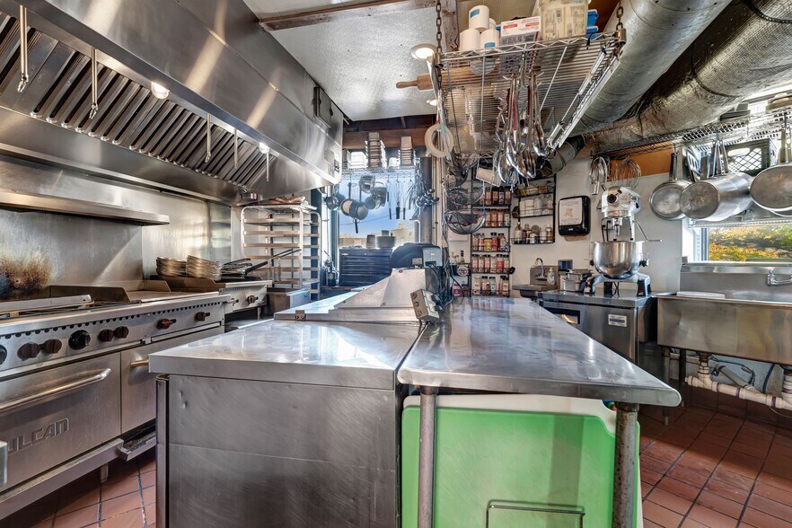 More Photos Of 1017 Woodland St, Nashville Freestanding For Sale
