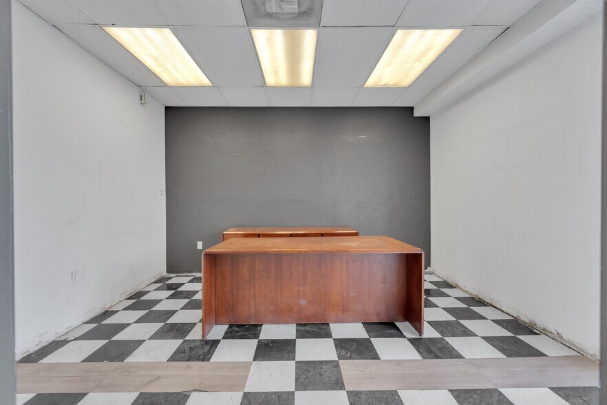 More Photos Of 332 Norfolk St, Aurora Warehouse For Sale