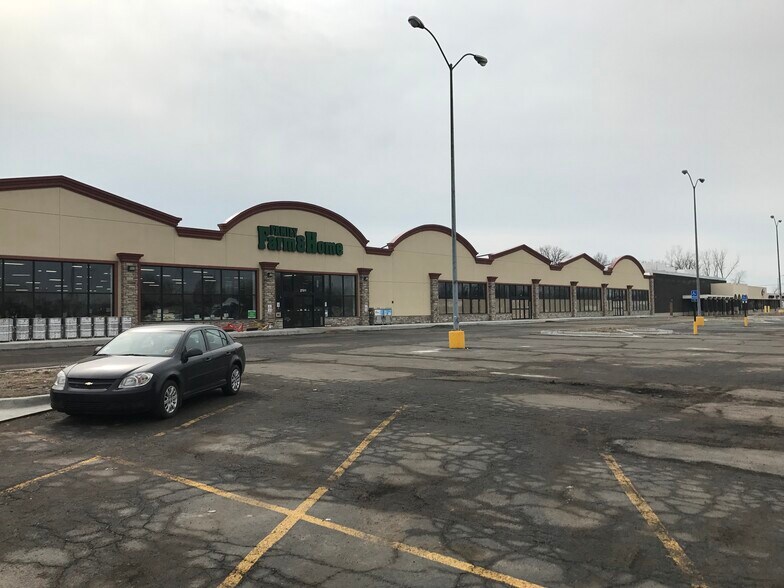 More Photos Of 27313-27419 Telegraph Rd, Flat Rock Freestanding For Lease