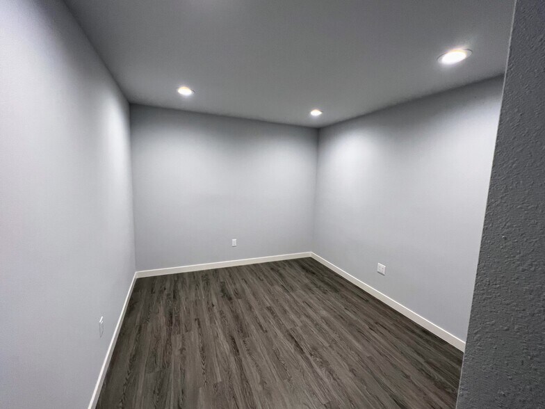 More Photos Of 12990 Branford St, Pacoima Warehouse For Lease